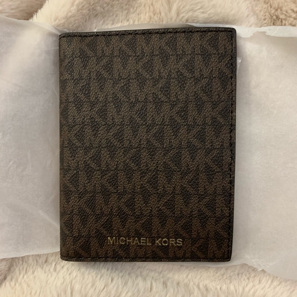 Michael Kors Handbags - Michael Kors Bedford Passport Wallet